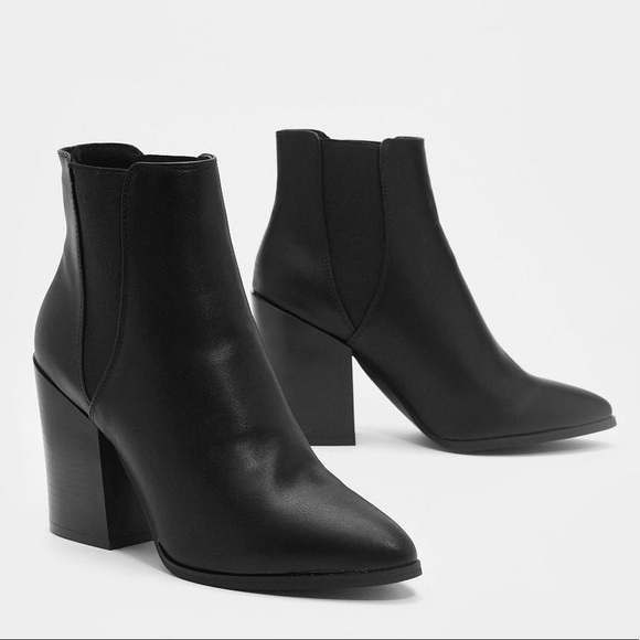 🖤 chunk heel bootie - Picture 1 of 8